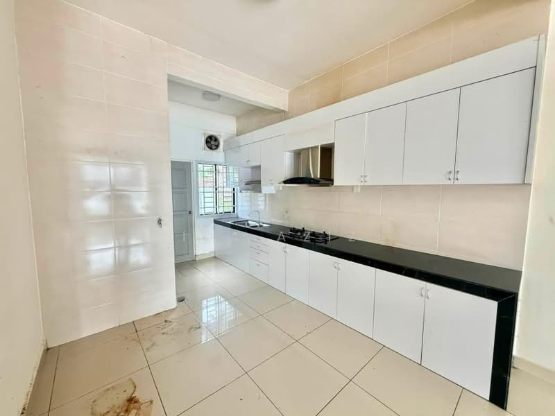 Rumah Teres untuk Dijual di Kangkar Pulai (Skudai) - Ida Aziz - Kitchen - PropertyGuru.com.my