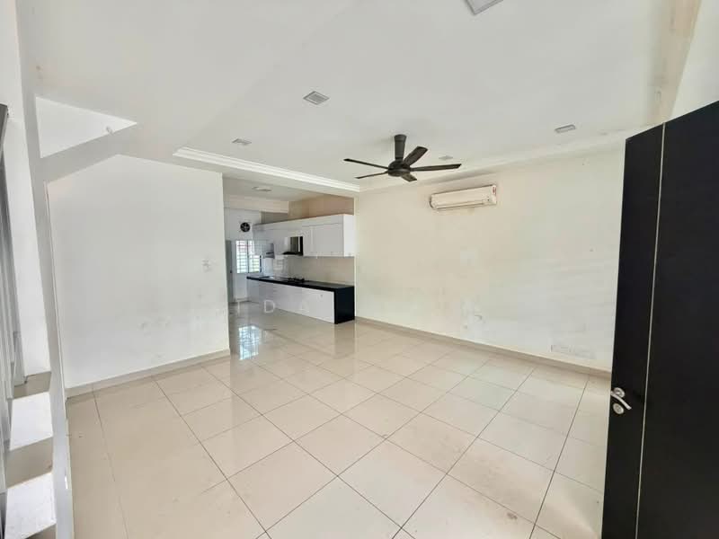 Rumah Teres untuk Dijual di Kangkar Pulai (Skudai) - Ida Aziz - Living Room - PropertyGuru.com.my