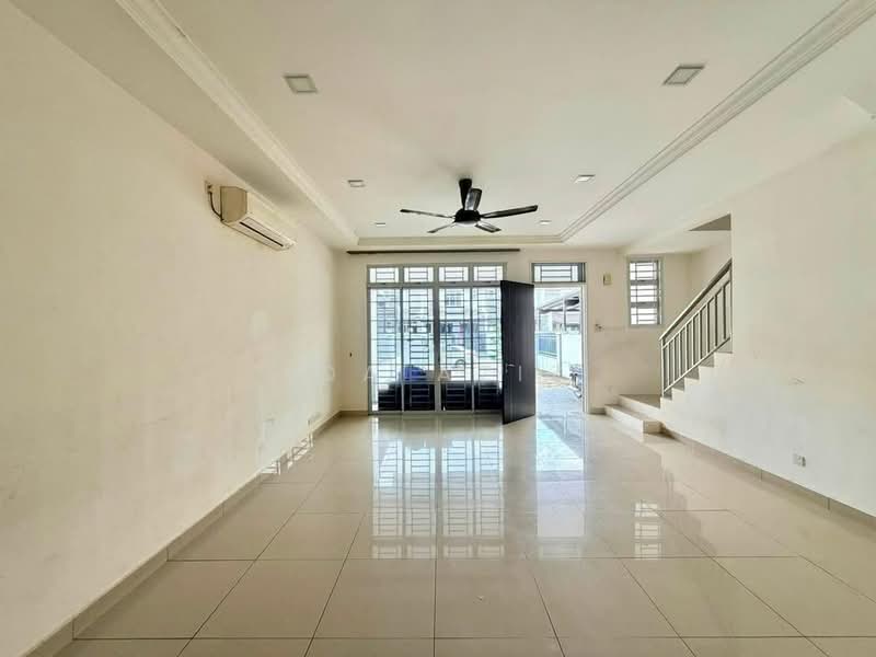 Rumah Teres untuk Dijual di Kangkar Pulai (Skudai) - Ida Aziz - Living Room - PropertyGuru.com.my