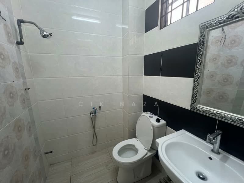 2-storey Terraced House for Sale in Ampang (Selangor) - Cik Naza - Bathroom - PropertyGuru.com.my
