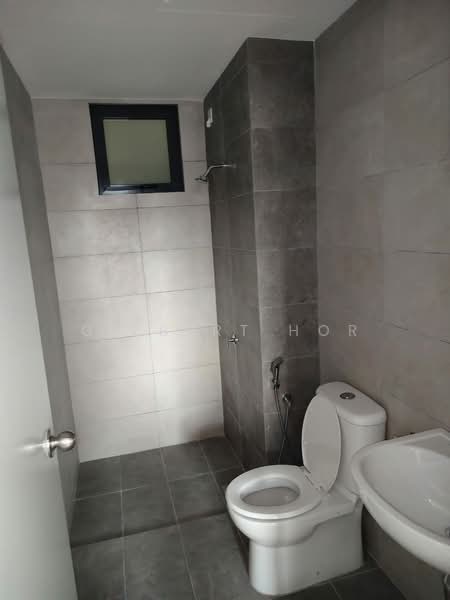 Kediaman Servis untuk Dijual di M Astra - Gilbert Hor - Bathroom - PropertyGuru.com.my