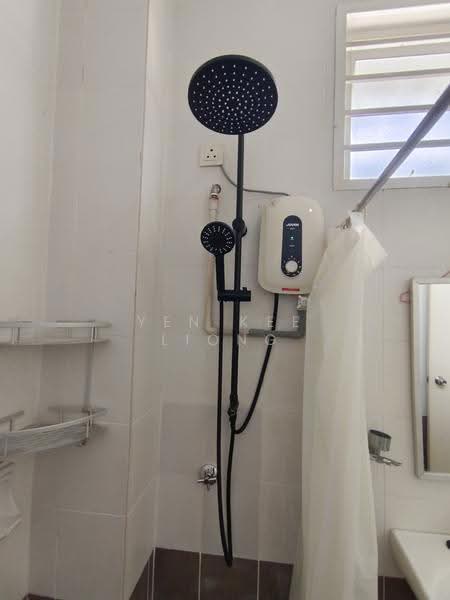Rumah Bandar untuk Disewa di Taman Alam Putra (Seri Kembangan) - YEN KEE LIONG - Bathroom - PropertyGuru.com.my