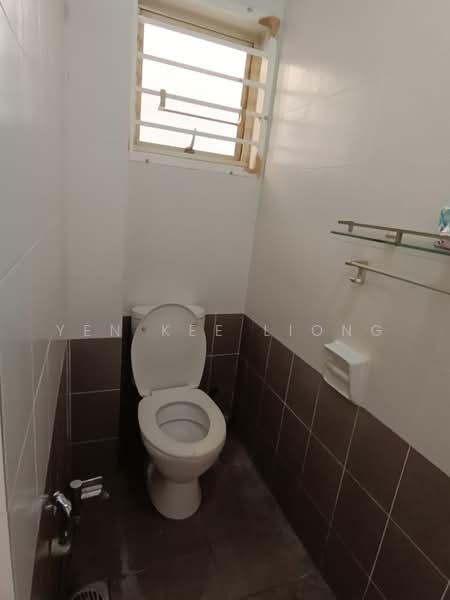 Rumah Bandar untuk Disewa di Taman Alam Putra (Seri Kembangan) - YEN KEE LIONG - Bathroom - PropertyGuru.com.my
