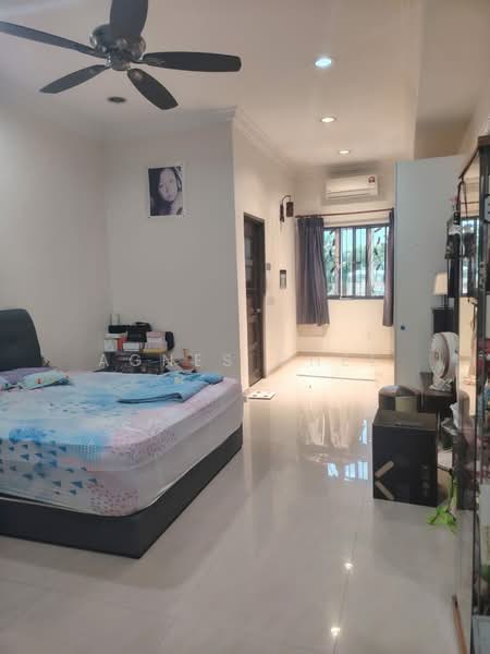 Semi-Detached House for Sale in Bukit Rahman Putra (Sungai Buloh) - Agnes Chee - Bedroom - PropertyGuru.com.my