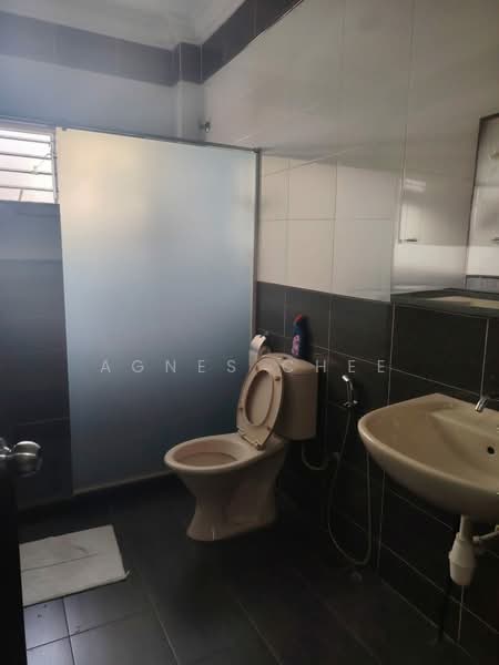 Semi-Detached House for Sale in Bukit Rahman Putra (Sungai Buloh) - Agnes Chee - Bathroom - PropertyGuru.com.my