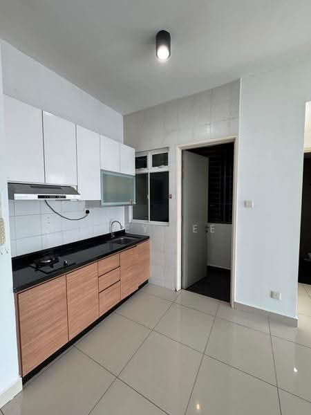 Kediaman Servis untuk Dijual di Skysuites @ Meldrum Hills - Zoey Lee - Kitchen - PropertyGuru.com.my