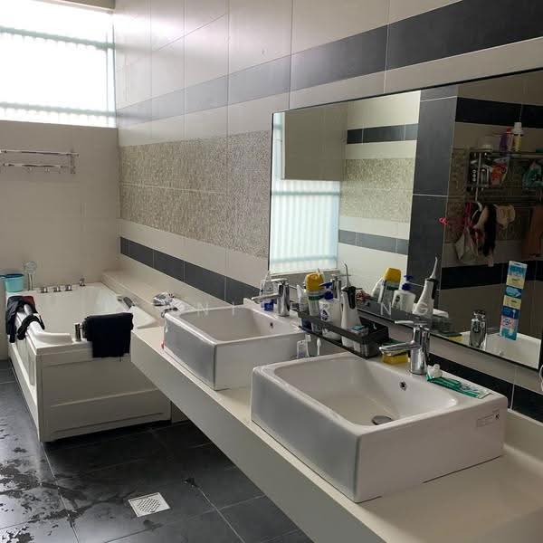 Semi-Detached House for Sale in Taman Sutera Utama (Skudai) - Jennifer Ng - Bathroom - PropertyGuru.com.my