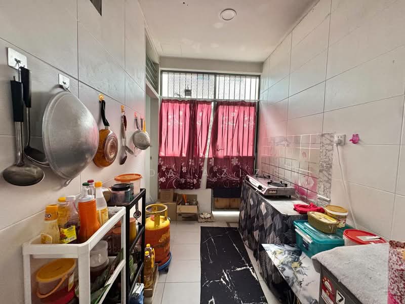 2-storey Terraced House for Sale in Bandar Putra (Kulai) - Ida Aziz - Kitchen - PropertyGuru.com.my