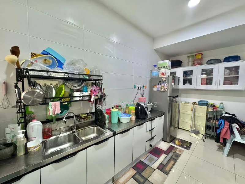 2-storey Terraced House for Sale in Bandar Putra (Kulai) - Ida Aziz - Kitchen - PropertyGuru.com.my
