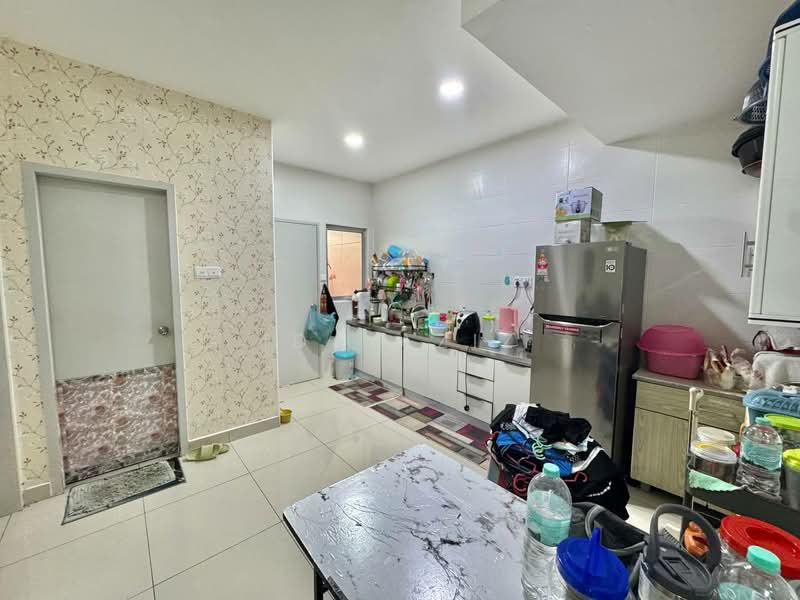2-storey Terraced House for Sale in Bandar Putra (Kulai) - Ida Aziz - Kitchen - PropertyGuru.com.my