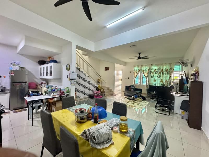 2-storey Terraced House for Sale in Bandar Putra (Kulai) - Ida Aziz - Living Room - PropertyGuru.com.my