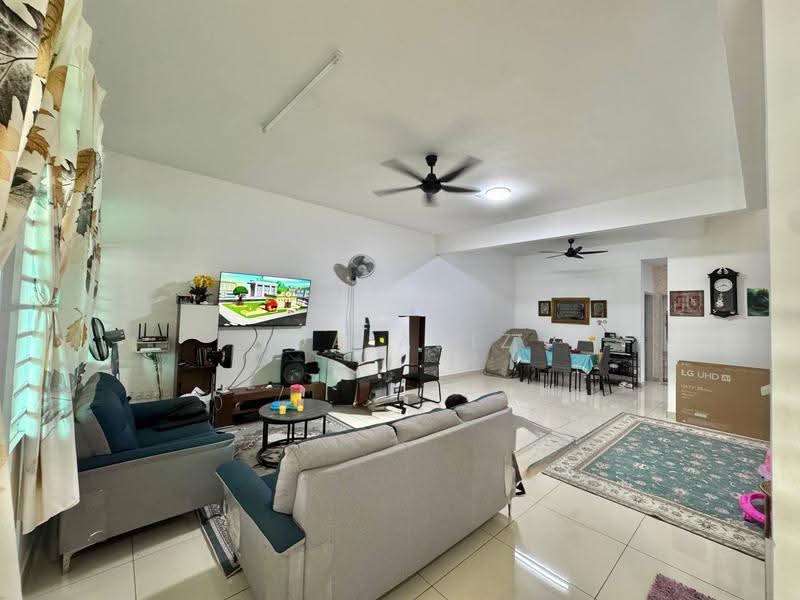 2-storey Terraced House for Sale in Bandar Putra (Kulai) - Ida Aziz - Living Room - PropertyGuru.com.my