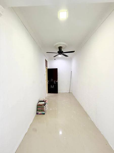 Rumah Teres 1-Tingkat untuk Dijual di Semenyih (Selangor) - Hazeman Omar - Corridor - PropertyGuru.com.my