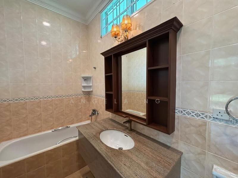 Bungalow House for Sale in Leisure Farm (Gelang Patah) - Angela Ng - Bathroom - PropertyGuru.com.my