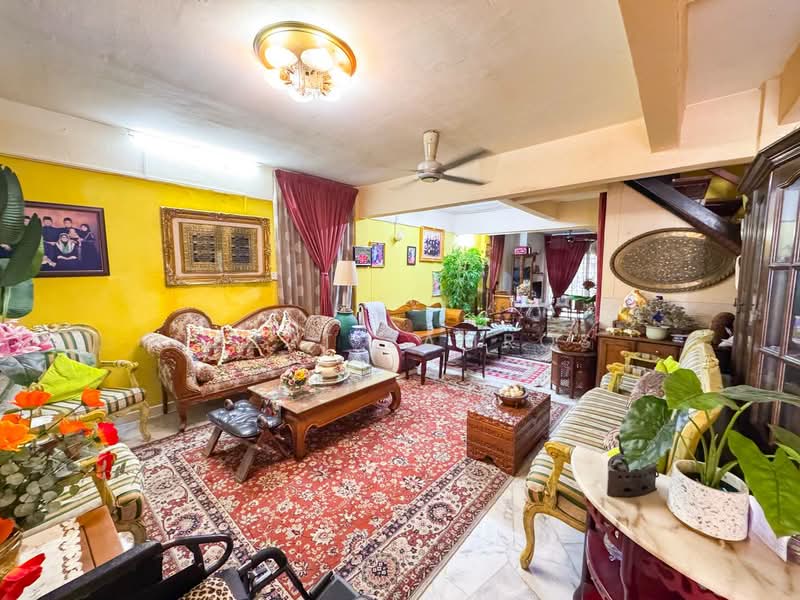 Rumah Teres untuk Dijual di Taman Samudra Teres (Batu Caves) - Izzat Zamros - Living Room - PropertyGuru.com.my
