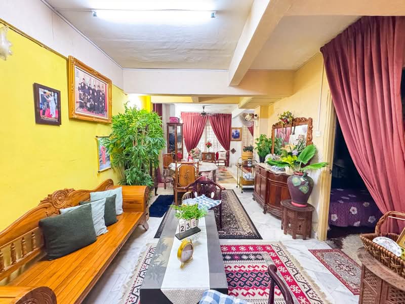 Rumah Teres untuk Dijual di Taman Samudra Teres (Batu Caves) - Izzat Zamros - Living Room - PropertyGuru.com.my