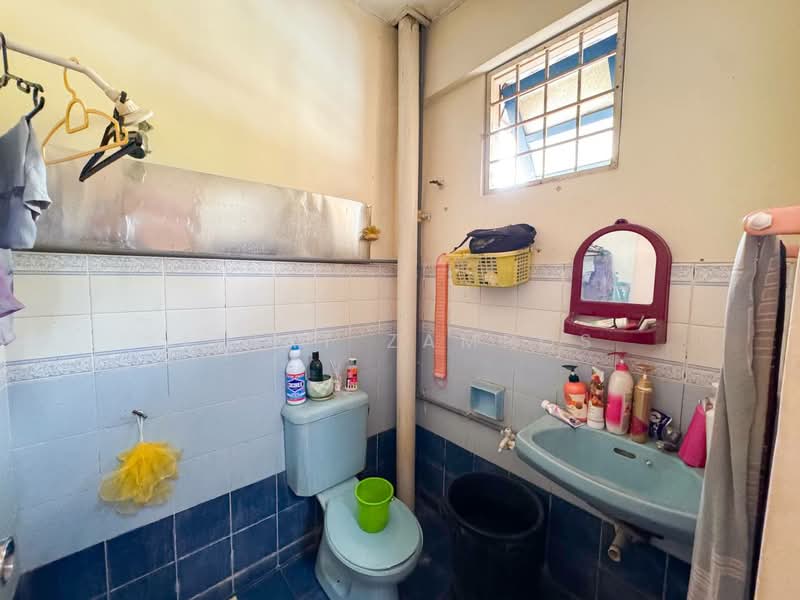 Rumah Teres untuk Dijual di Taman Samudra Teres (Batu Caves) - Izzat Zamros - Bathroom - PropertyGuru.com.my