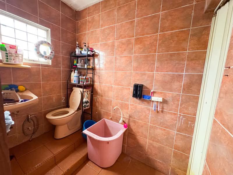 Rumah Teres untuk Dijual di Taman Samudra Teres (Batu Caves) - Izzat Zamros - Bathroom - PropertyGuru.com.my