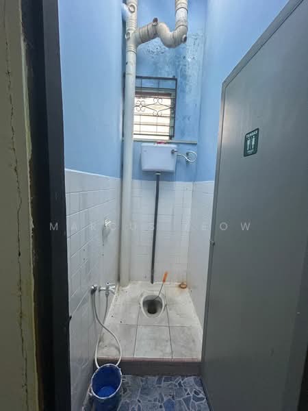Shop / Office for Sale in Taman Sri Mawar 2 (Seremban) - Marcus Yeow - Bathroom - PropertyGuru.com.my