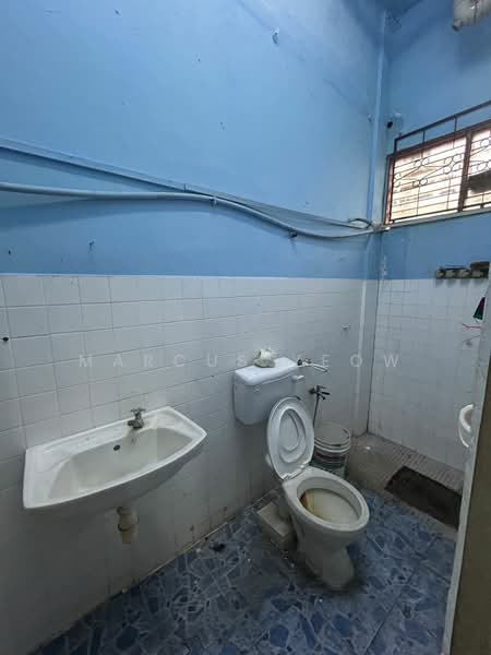 Shop / Office for Sale in Taman Sri Mawar 2 (Seremban) - Marcus Yeow - Bathroom - PropertyGuru.com.my