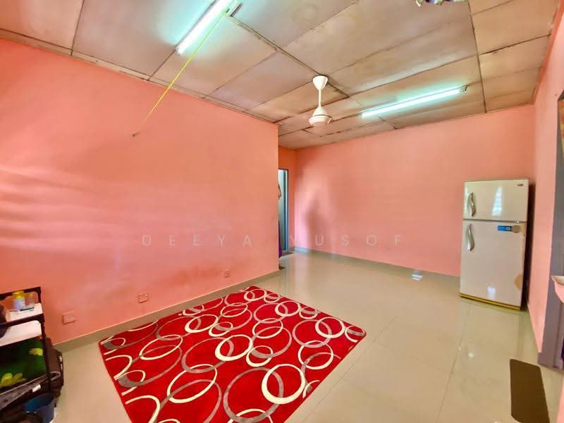 Flat for Sale at PKNS Seksyen 24 - Deeya Yusof - Living Room - PropertyGuru.com.my