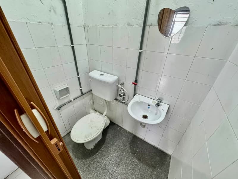 2-storey Terraced House for Sale in Bandar Bukit Beruntung (Bukit Beruntung) - Samson Lee - Bathroom - PropertyGuru.com.my