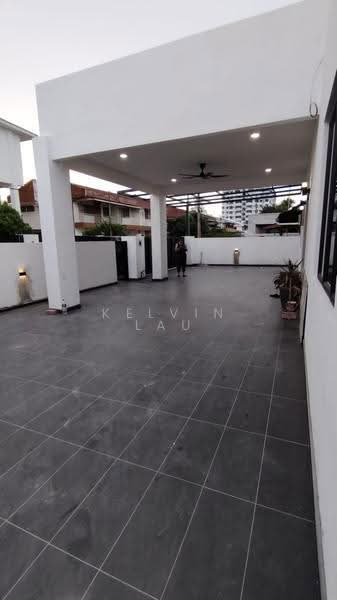 Bungalow House for Sale in Ujong Pasir (Melaka City) - Kelvin Lau - Car porch - PropertyGuru.com.my