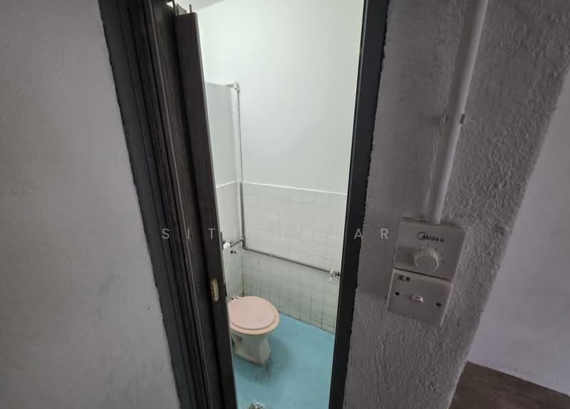 Rumah Teres 2-Tingkat untuk Dijual di Taman Sri Muda (Shah Alam) - Siti Hajar - Bathroom - PropertyGuru.com.my