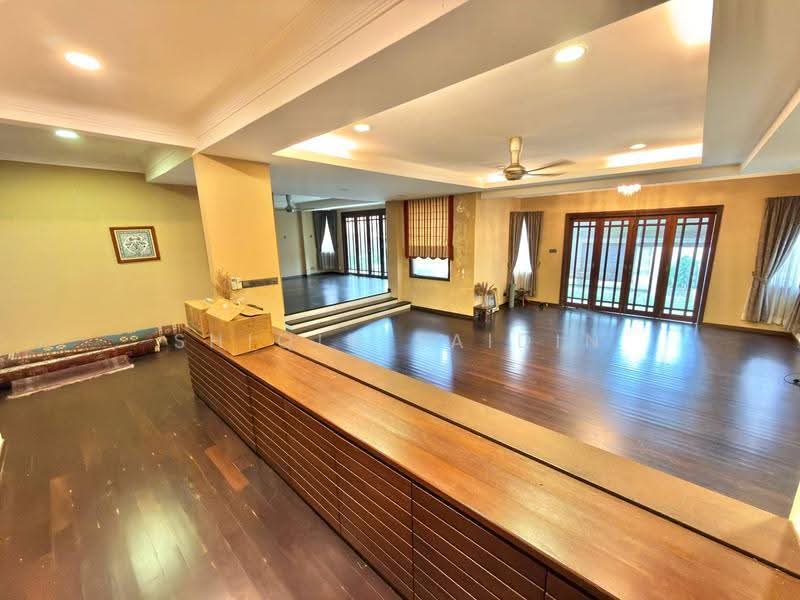 Bungalow House untuk Dijual di Seksyen 11 (Shah Alam) - Shiqin Saidin - Living Room - PropertyGuru.com.my