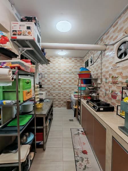 Semi-Detached House for Sale in Bandar Country Homes (Rawang) - Shirly Ng - Kitchen - PropertyGuru.com.my