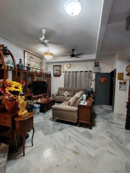Semi-Detached House for Sale in Bandar Country Homes (Rawang) - Shirly Ng - Living Room - PropertyGuru.com.my
