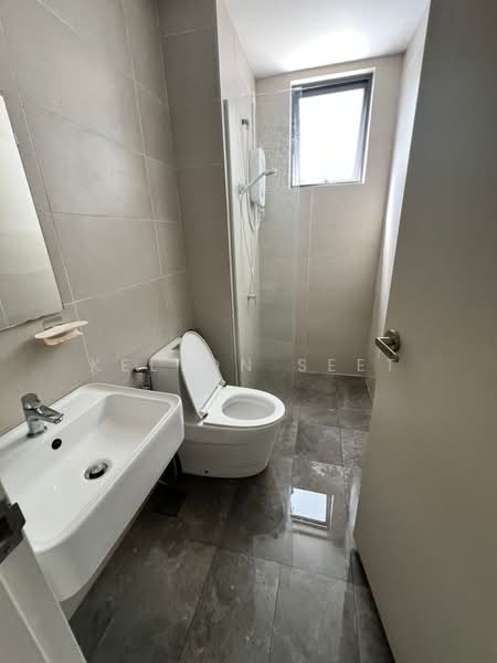 Service Residence for Sale at Far East - Kelton Seet - Bathroom - PropertyGuru.com.my