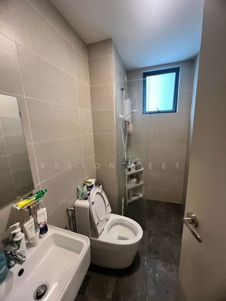 Service Residence for Sale at Far East - Kelton Seet - Bathroom - PropertyGuru.com.my