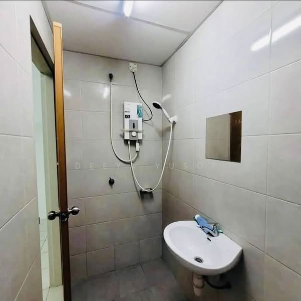 Pangsapuri untuk Disewa di Residensi Medan - Deeya Yusof - Bathroom - PropertyGuru.com.my