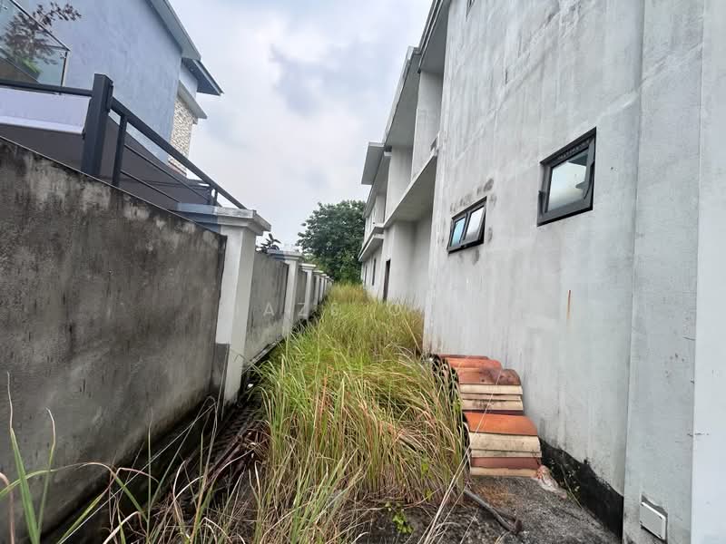 Bungalow House untuk Dijual di Perdana Lakeview East (Cyberjaya) - Jaze Ong - Exterior - PropertyGuru.com.my