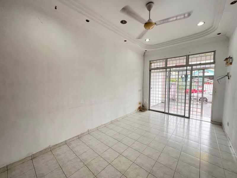 Rumah Teres 1-Tingkat untuk Dijual di Bandar Putra (Kulai) - Jayden Ng - Living Room - PropertyGuru.com.my