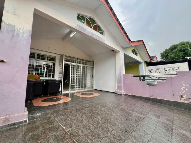 Rumah Teres 1-Tingkat untuk Dijual di Bandar Putra (Kulai) - Jayden Ng - Exterior - PropertyGuru.com.my
