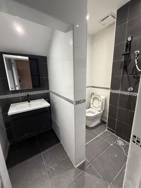 Rumah Teres untuk Disewa di Bandar Sunway (Sunway) - Thanap Priyaa - Bathroom - PropertyGuru.com.my