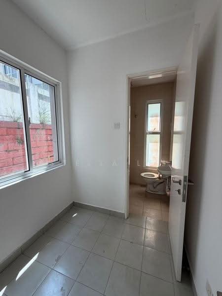 Bungalow House for Sale in Bandar Sungai Long (Selangor) - Stella Lee - Bathroom - PropertyGuru.com.my