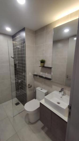 Kediaman Servis untuk Dijual di Millerz Square Serviced Residence - Harper Tan - Bathroom - PropertyGuru.com.my