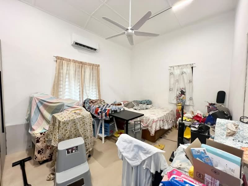 Bungalow House untuk Dijual di Taman Kebun Teh (Johor Bahru) - Fion Lim - Bedroom - PropertyGuru.com.my