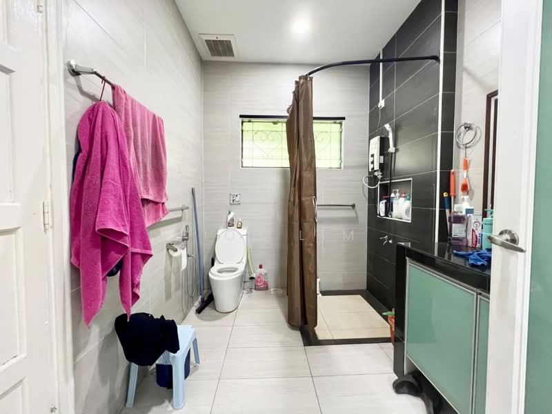 Bungalow House untuk Dijual di Taman Kebun Teh (Johor Bahru) - Fion Lim - Bathroom - PropertyGuru.com.my