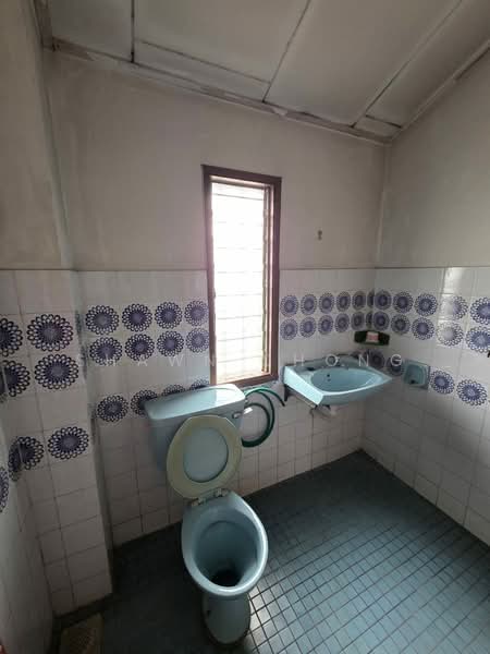 2-storey Terraced House for Sale in Taman Bukit Maluri (Kepong) - Shawn Chong - Bathroom - PropertyGuru.com.my
