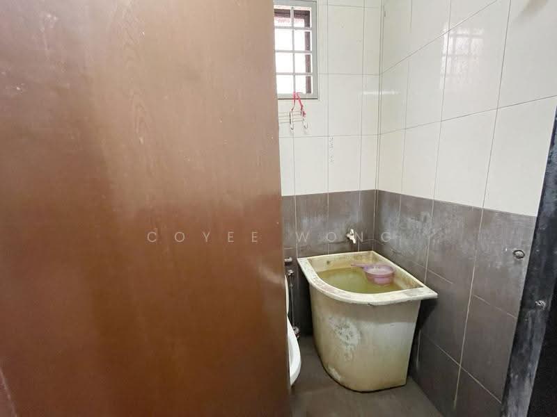 Rumah Teres untuk Dijual di Taman Kok Lian (Jalan Kuching) - Coyee Wong - Bathroom - PropertyGuru.com.my