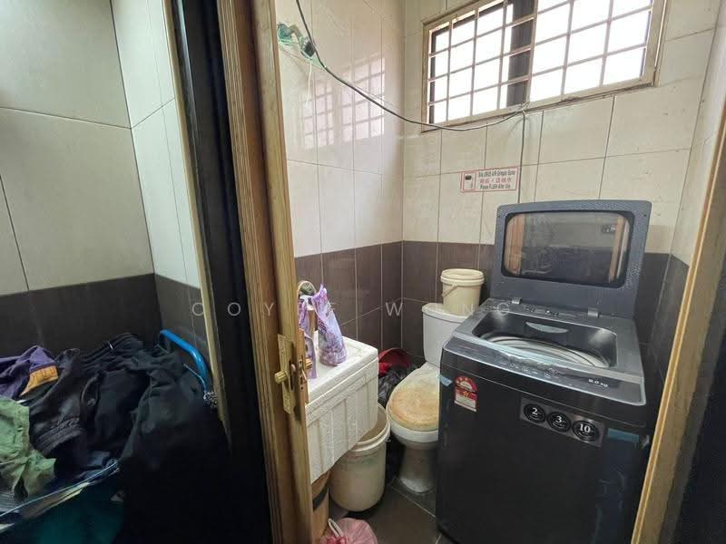 Rumah Teres untuk Dijual di Taman Kok Lian (Jalan Kuching) - Coyee Wong - Bathroom - PropertyGuru.com.my