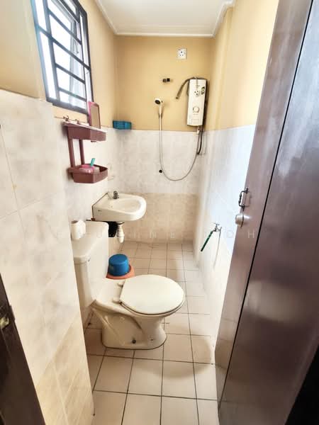 Apartment for Sale at Bayu Puteri 3 - Pauline Goh - Bathroom - PropertyGuru.com.my