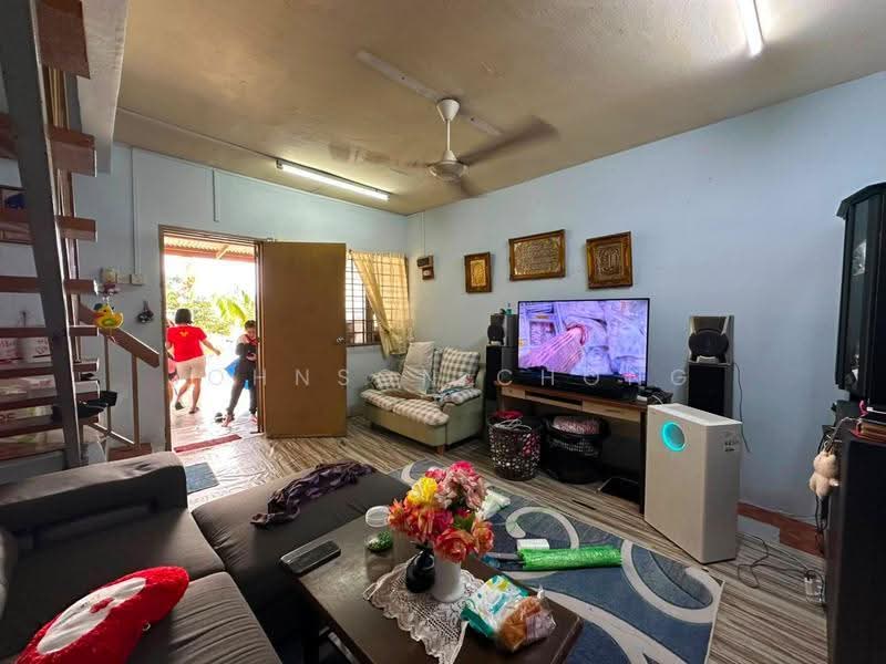 Rumah Teres 2-Tingkat untuk Dijual di Taman Puteri Wangsa (Ulu Tiram) - Johnson Chong - Living Room - PropertyGuru.com.my