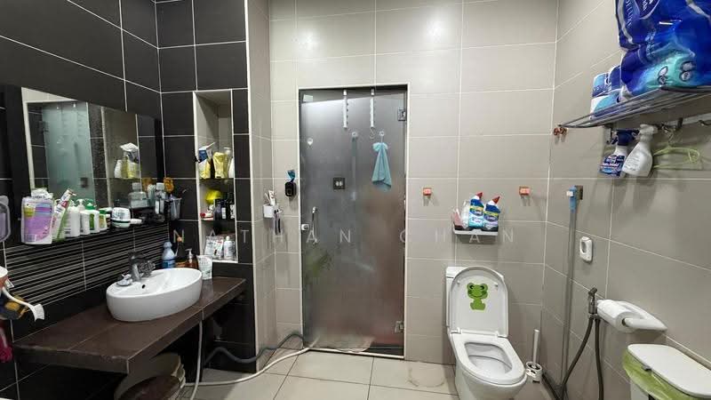 3-storey Terraced House for Sale in Bandar Seri Alam (Masai) - Nathan Chan - Bathroom - PropertyGuru.com.my