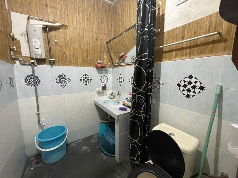 Rumah Teres 1-Tingkat untuk Dijual di Desa Jaya Kepong (Kepong) - Coyee Wong - Bathroom - PropertyGuru.com.my