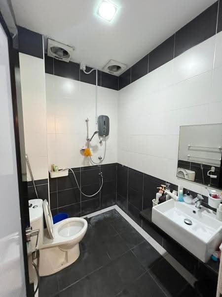 Rumah Teres 2-Tingkat untuk Dijual di Kepong Baru (Kepong) - Coyee Wong - Bathroom - PropertyGuru.com.my